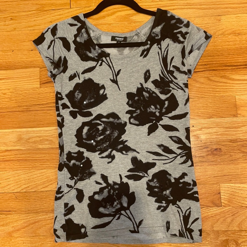 Beautiful short sleeve thick knit shirt